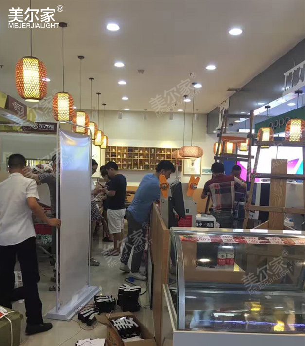 佛山百膳珍小吃店使用了美爾家藤藝燈